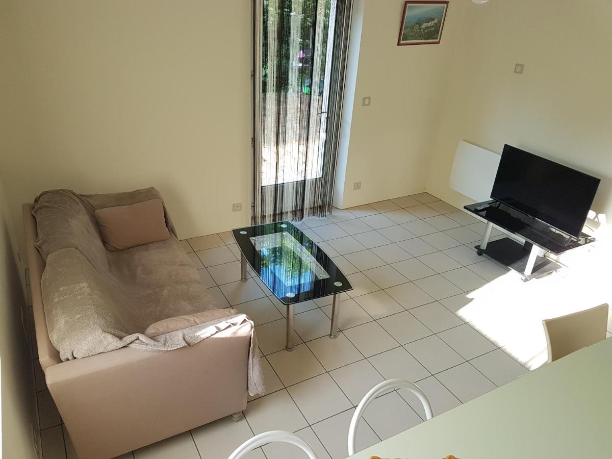 F2 En Rez De Jardin A Crest Apartment Exterior photo