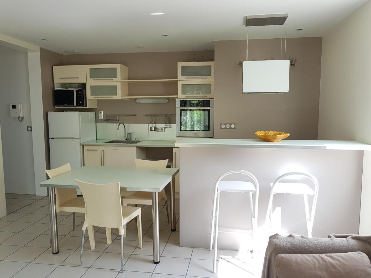 F2 En Rez De Jardin A Crest Apartment Exterior photo